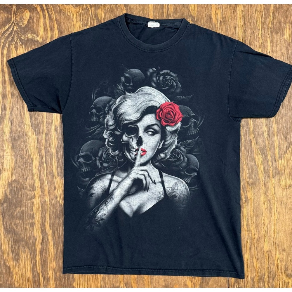 Vintage Fruit of the Loom Lofteez Skull Woman Red Rose Gothic Graphic Tee Black